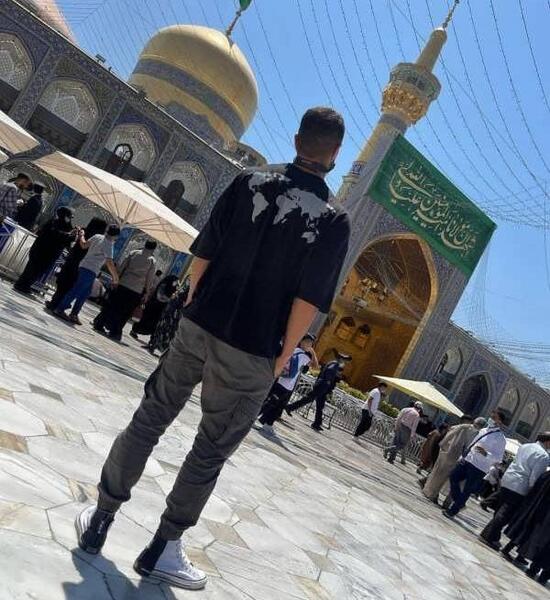 ژست عکس در حرم امام حسین
