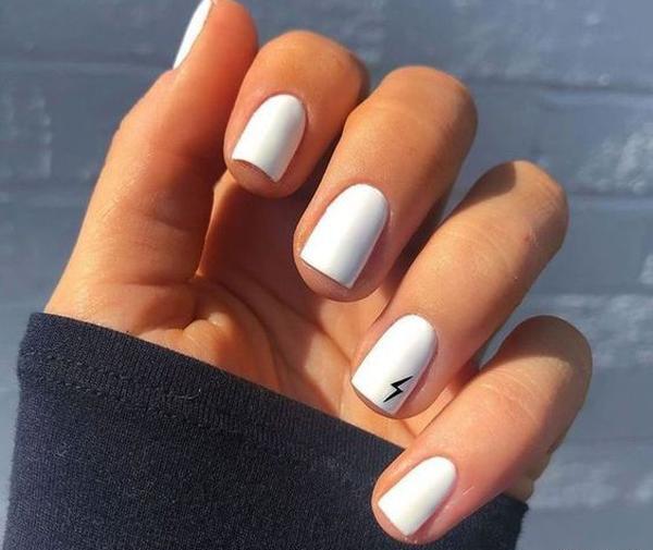 عکس مدل ژلیش ناخن رنگ سفید