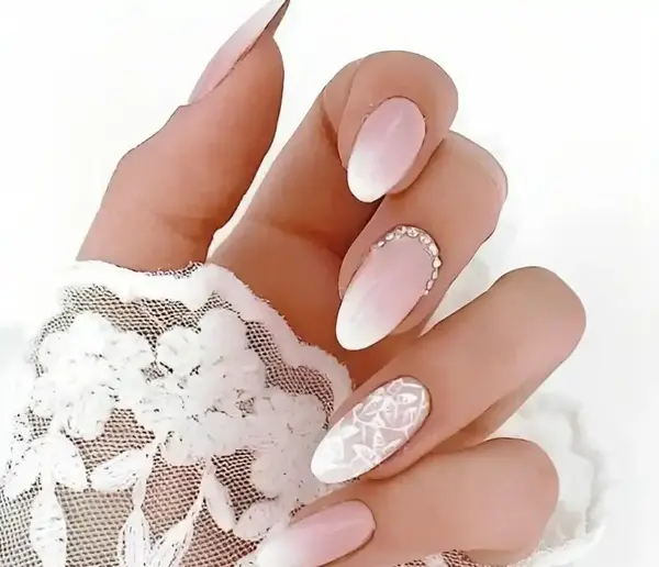 عکس مدل ژلیش ناخن رنگ سفید