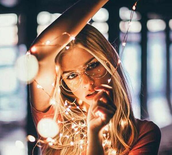 ژست عکس دخترانه با ریسه