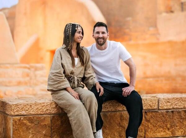 عکس لیونل مسی در ساحل