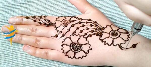 عکس حنا روی دست بچه