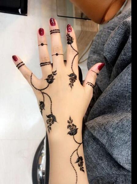 عکس حنا روی دست بچه