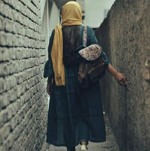 عکس دختر مانتویی از پشت سر برای پروفایل