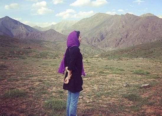 عکس دختر مانتویی از پشت سر برای پروفایل