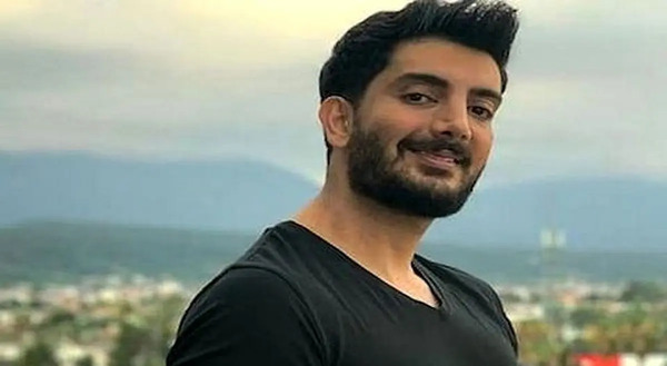 عکس فرزاد فرزین با ماسک