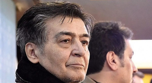 عکس رضا رویگری با شلوارک
