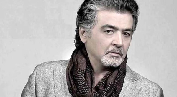 عکس رضا رویگری با شلوارک