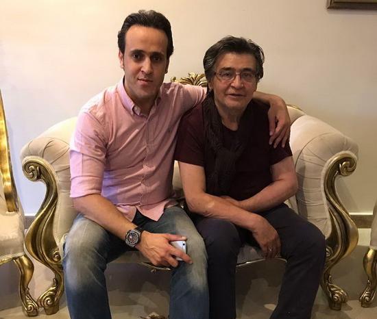 عکس رضا رویگری با شلوارک