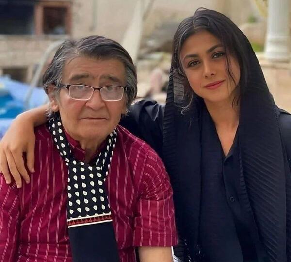 عکس رضا رویگری با شلوارک