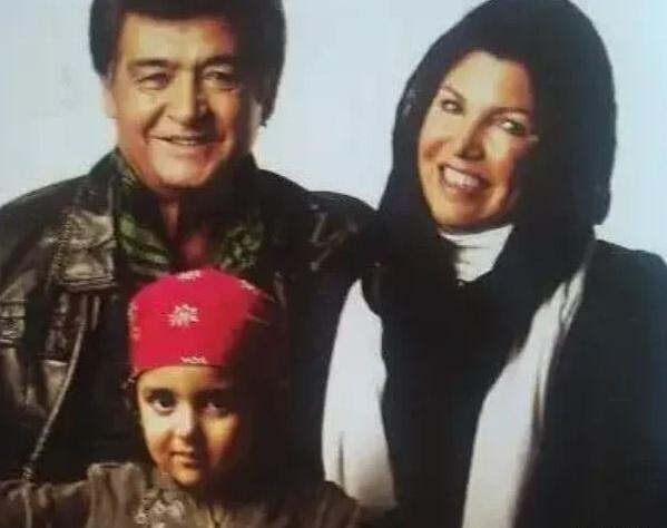 عکس رضا رویگری با شلوارک