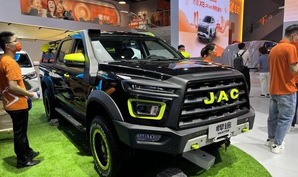 عکس ماشین کی ام سی t8
