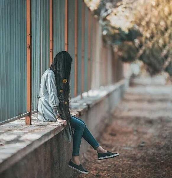 عکس دخترانه غمگین تنهایی