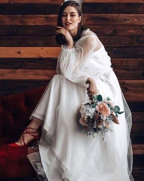 آتلیه ژست عکس دونفره با لباس مجلسی