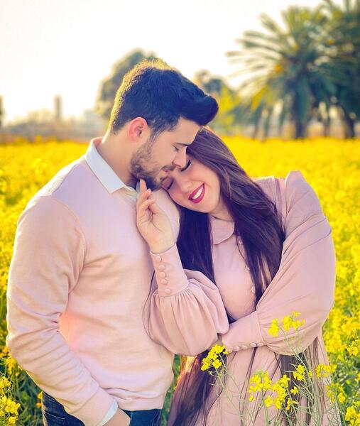 آتلیه ژست عکس دونفره با لباس مجلسی