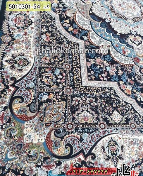 عکس دلار روی فرش