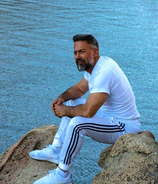 عکس دانیال حکیمی با همسر