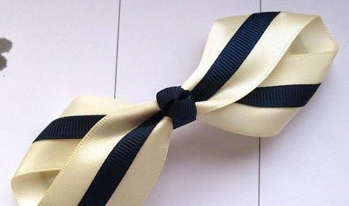 عکس پاپیون دور گردن دخترانه
