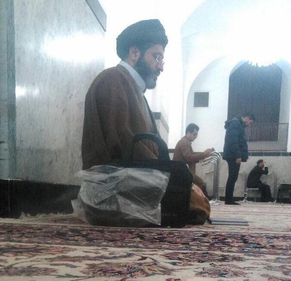 عکس رهبری حرم امام رضا