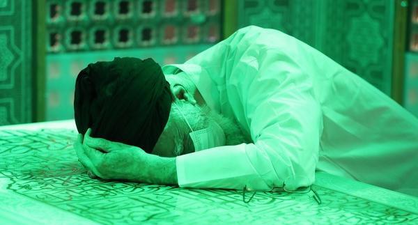 عکس رهبری حرم امام رضا