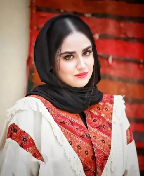 عکس هانیه غلامی قبل از عمل