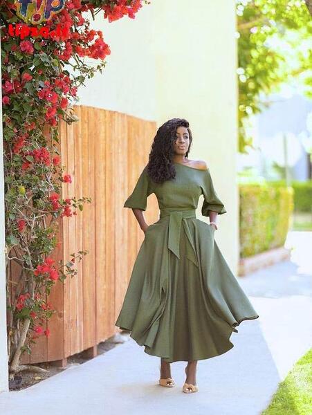 عکس مدل لباس مجلسی دخترانه بلند ساده با دامن کلوش