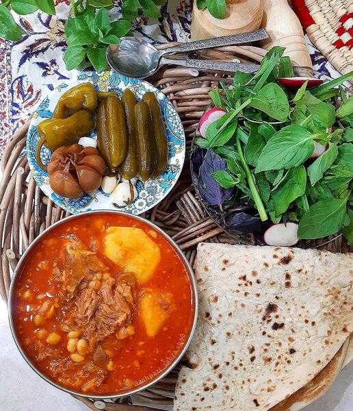 عکس آبگوشت در قابلمه