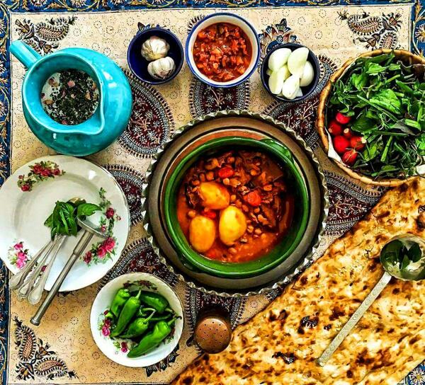 عکس آبگوشت در قابلمه