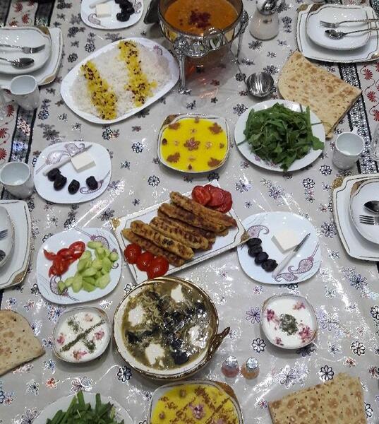 عکس سفره افطار شله زرد