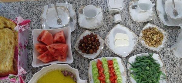 عکس سفره افطار شله زرد