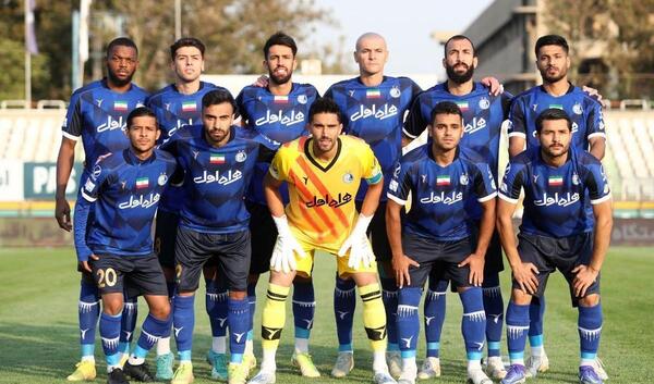 عکس مهدی قائدی با جام قهرمانی استقلال