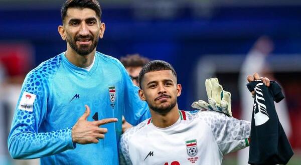 عکس مهدی قائدی با جام قهرمانی استقلال