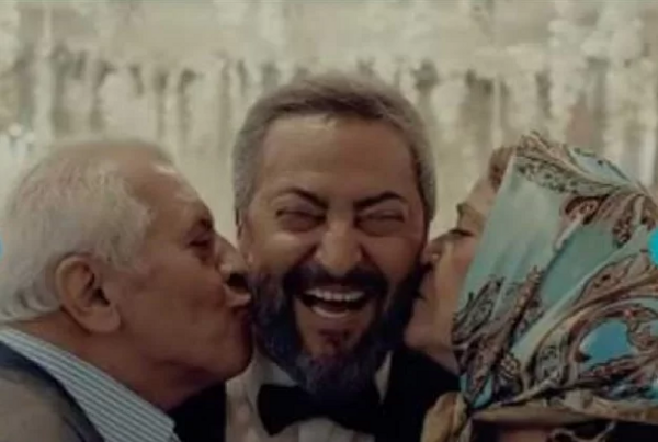 عکس گریه زن میناوند