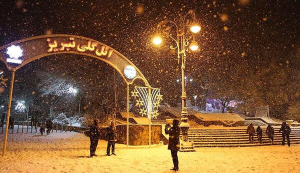 عکس برف در شب
