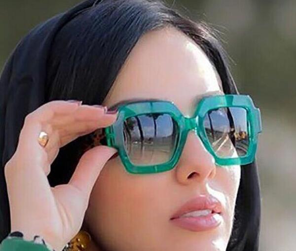 عکس لیلا اوتادی با خواهرش