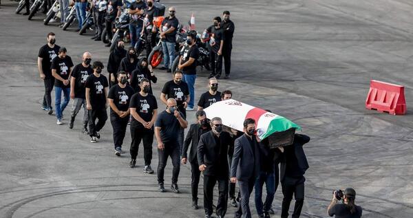 عکس حرکت ارشا اقدسی در دست فرمون