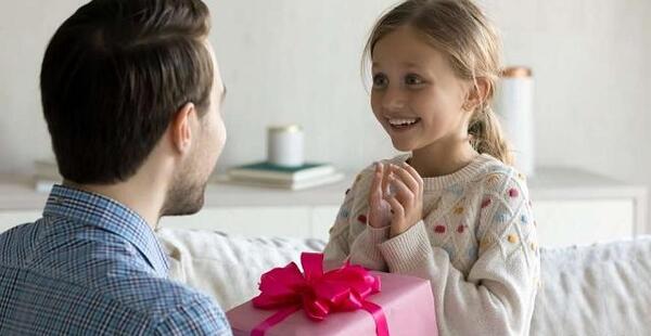 عکس عیدی گرفتن بچه ها