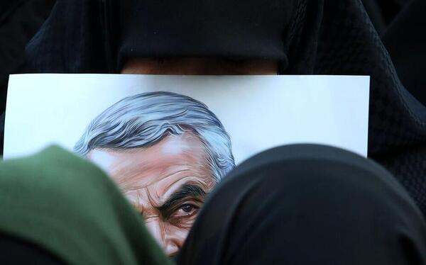 عکس شهید سلیمانی و مادرش