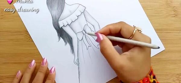 عکس نقاشی دختر از پشت سر با موهای باز