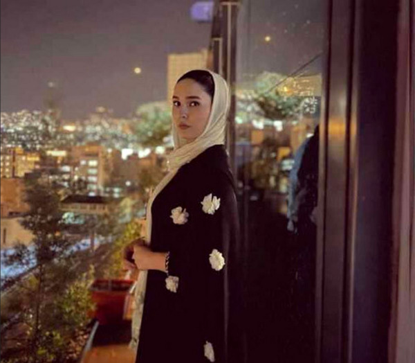 عکس کاملیا در نیسان آبی