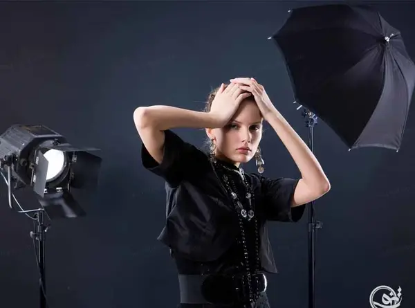 ژست عکس دخترانه ساده