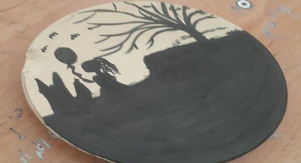 عکس نقاشی دخترانه روی سفال