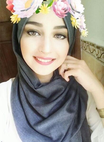 عکس دختر در خانه