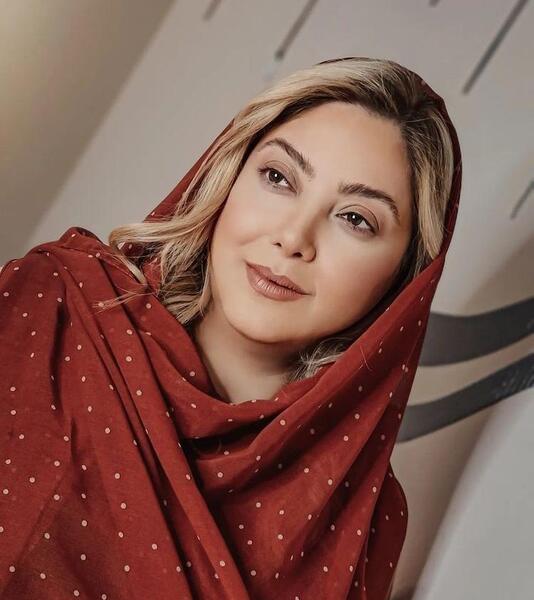 ژست برای عکس سیاه سفید