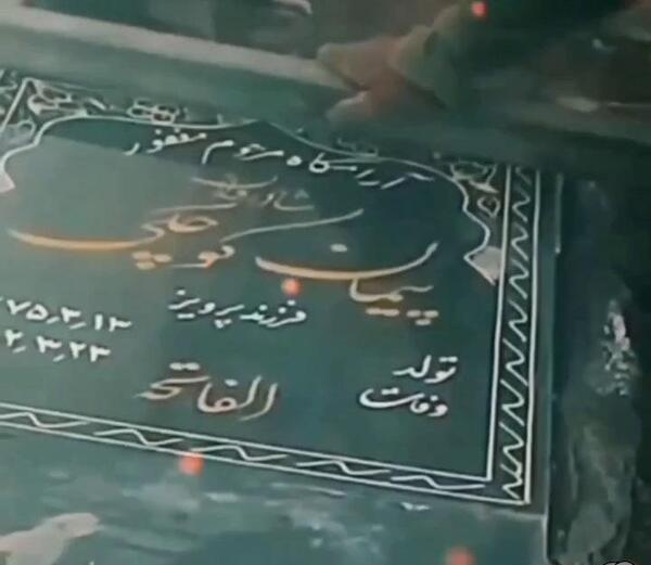 عکس پیمان ادیداس خاکستری