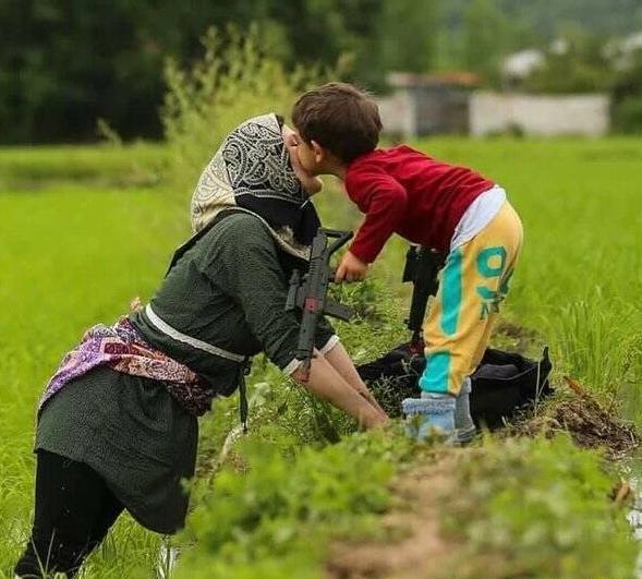 عکس مادر گیلانی