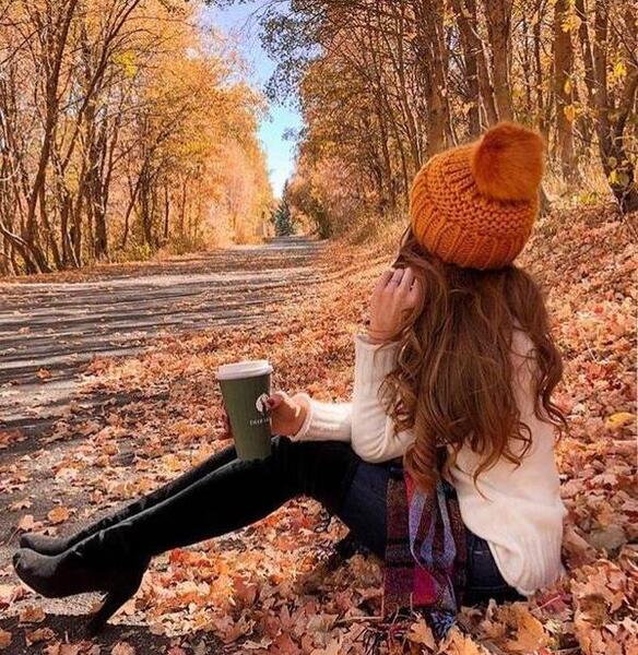 ژست عکس دخترانه در طبیعت پاییز