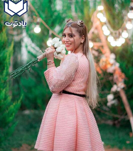 ژست عکس دخترانه در طبیعت پاییز