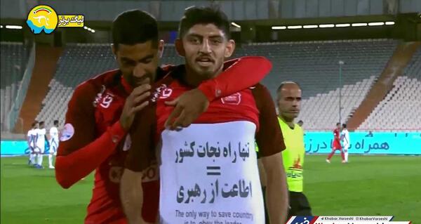 عکس مهدی ترابی با لباس اطاعت از رهبری