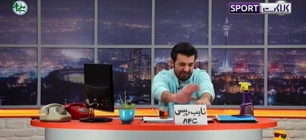 عکس مهدی ترابی با لباس اطاعت از رهبری